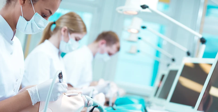 Beyond Basics: Mastering Advanced Techniques in Implant Dentistry Courses